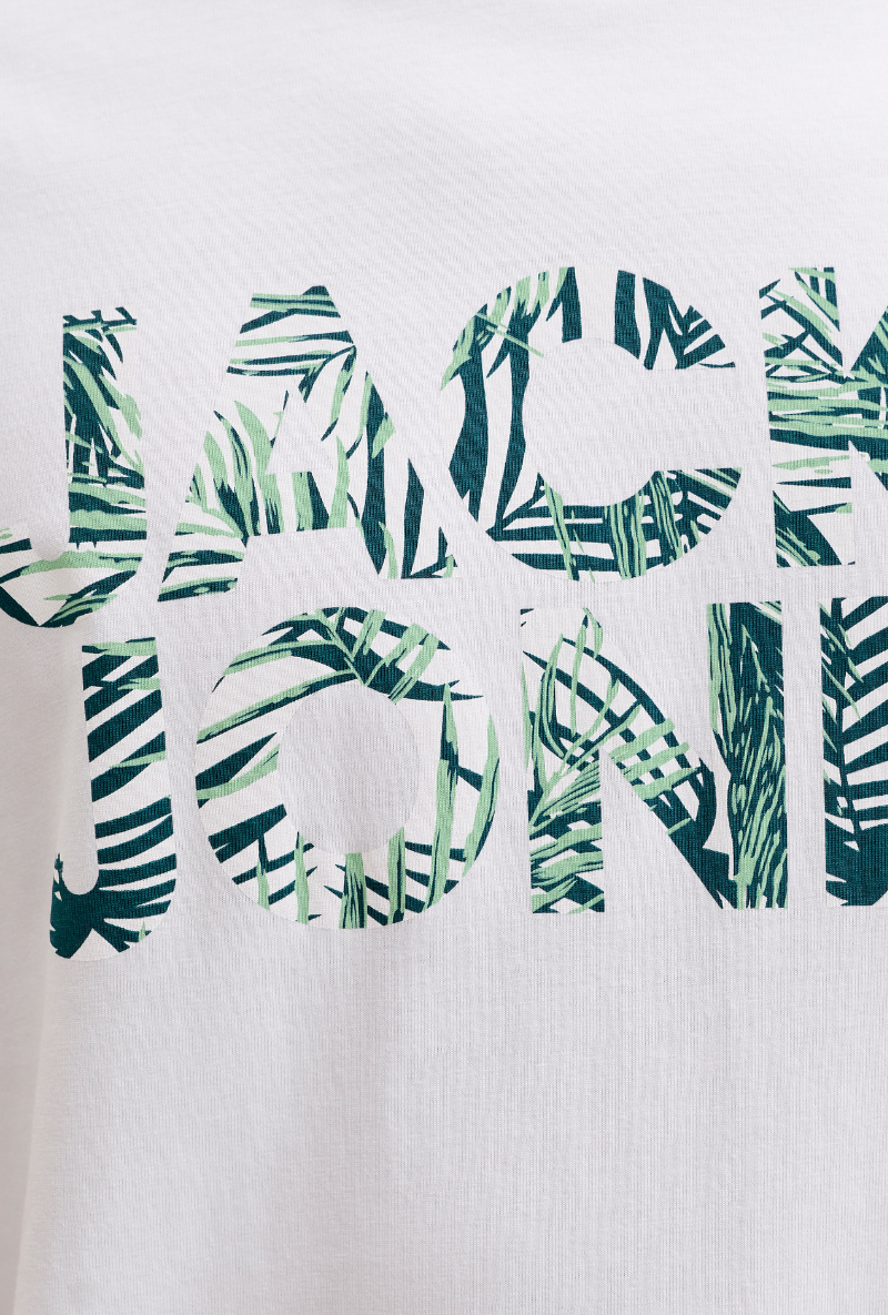 Close up image  of Jack and jones jeff logo tee in white, by brand Jack&jones