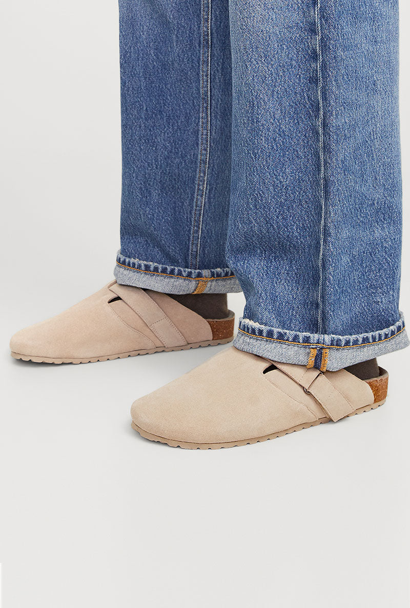 Front image of a model wearing Louis suede mule in beige, by brand Jack&jones