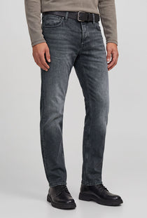 Front image of a model wearing the Mike original jeans in black, by brand Jack&jones