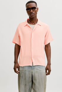 Front image of a model wearing the Nantucket double cloth ss shirt in peach, by brand Jack&jones