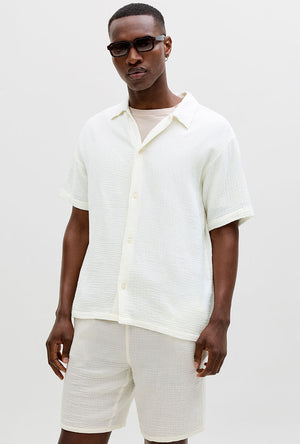 Front image of a model wearing the Nantucket double cloth ss shirt in off white, by brand Jack&jones