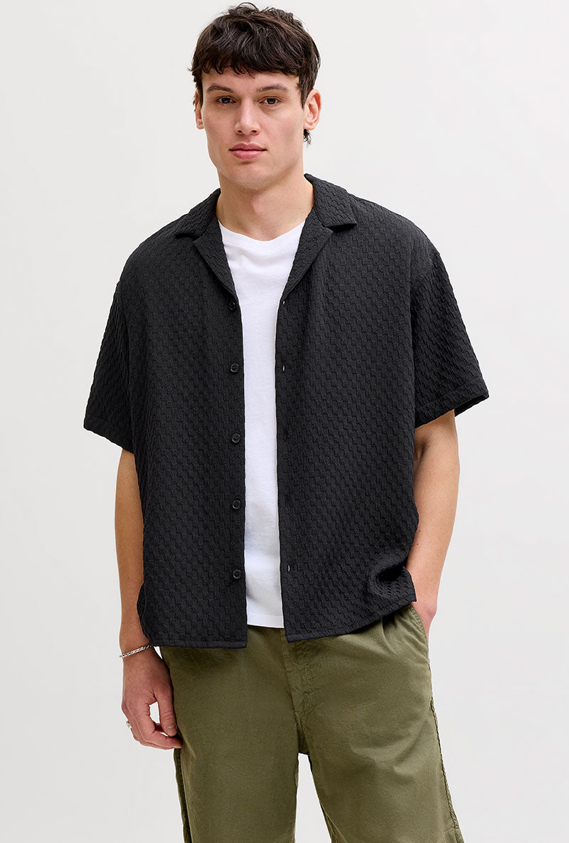 Front image of a model wearing Sean resort shirt in black, by brand Jack&jones