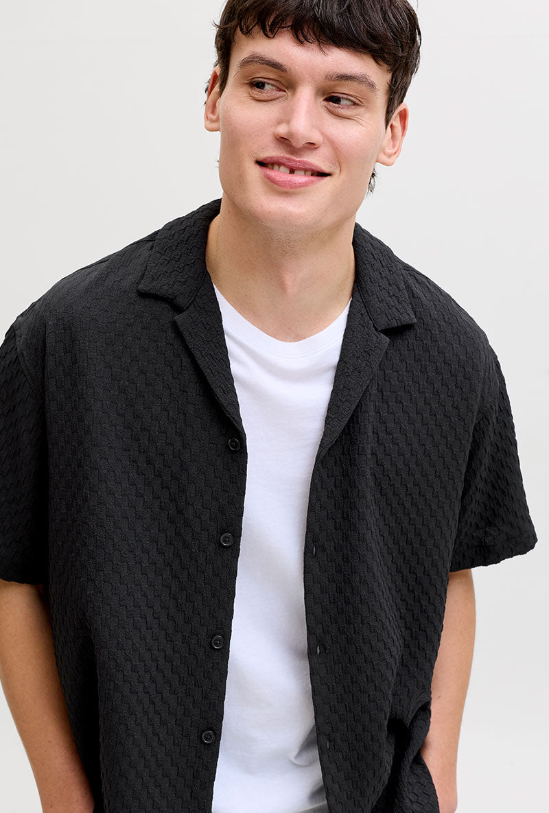 Front image of a model wearing Sean resort shirt in black, by brand Jack&jones
