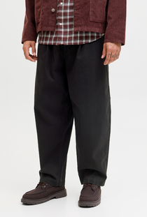 Front image of a model wearing the Jack and jones stevan dylan jogger in black, by brand Jack&jones