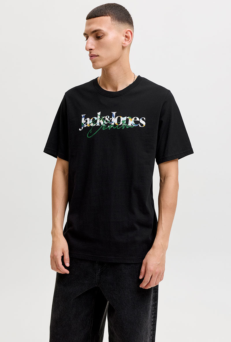 Front image of a model wearing Tom tee ss crew neck in black, by brand Jack&jones