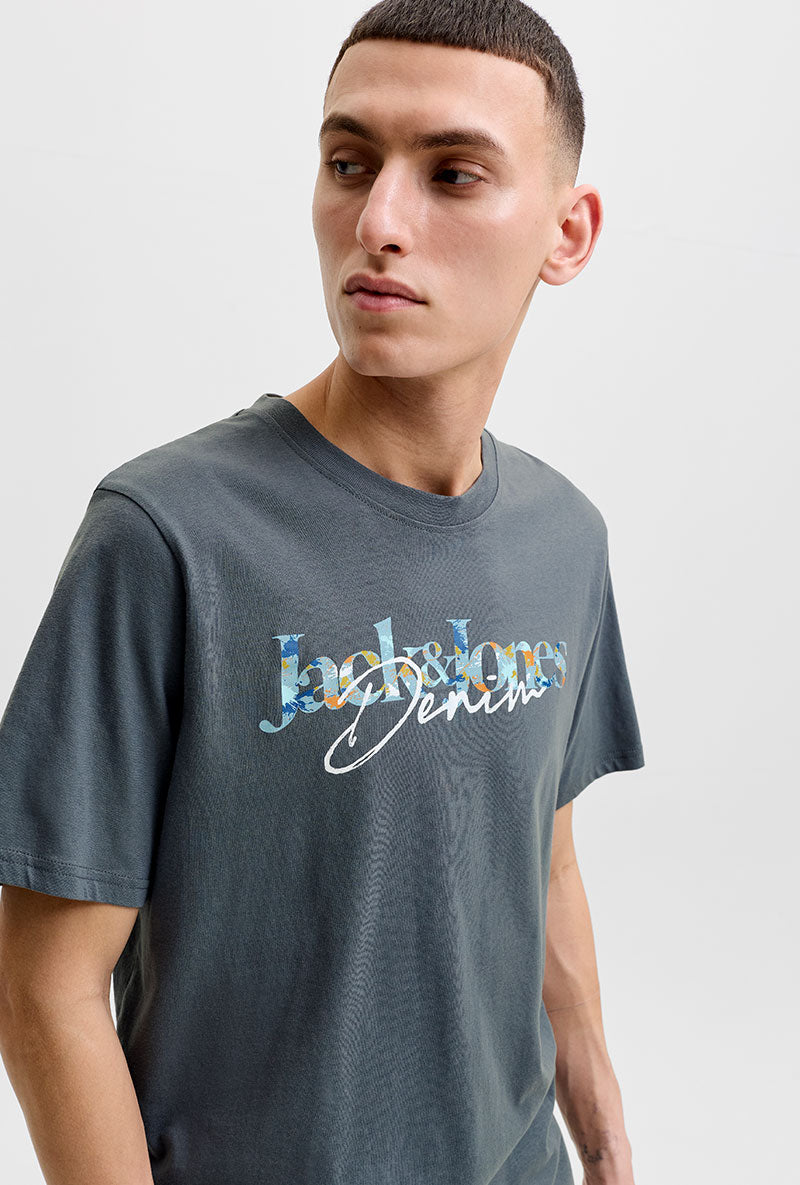 Front image of a model wearing Tom tee ss crew neck in charcoal, by brand Jack&jones