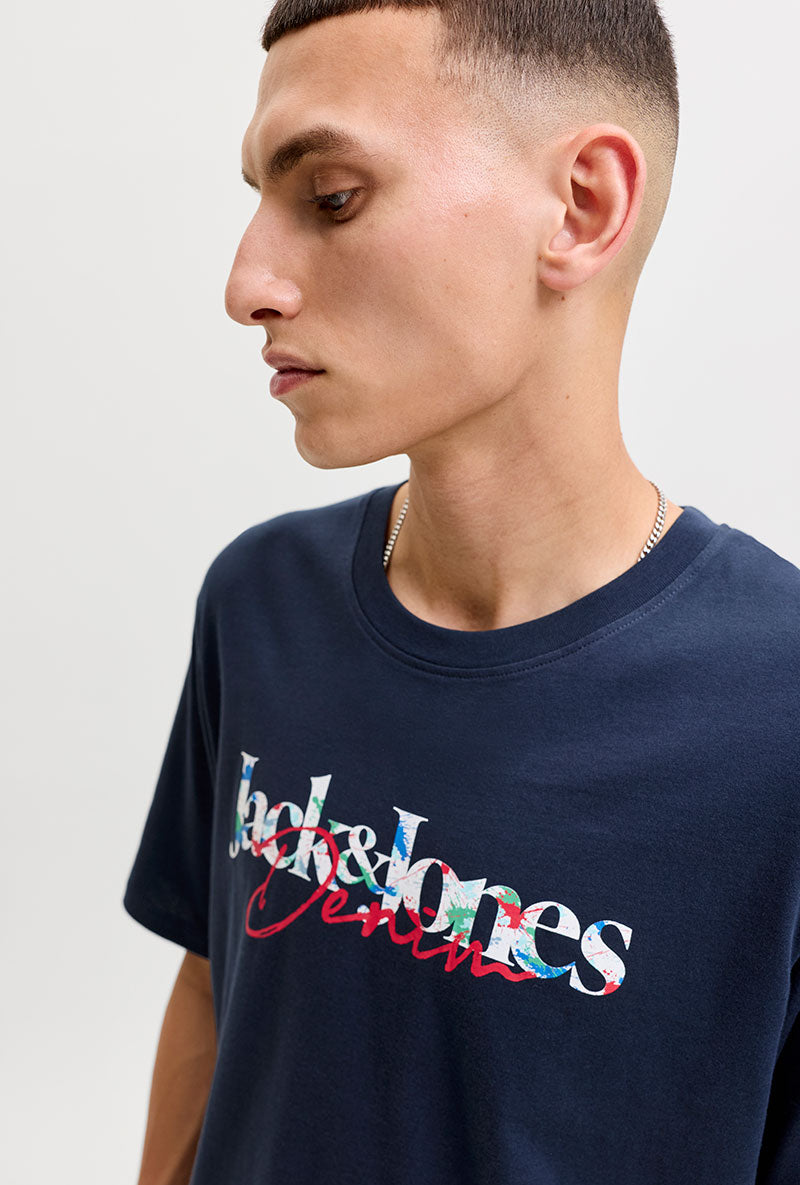 Front image of a model wearing Tom tee ss crew neck in navy, by brand Jack&jones