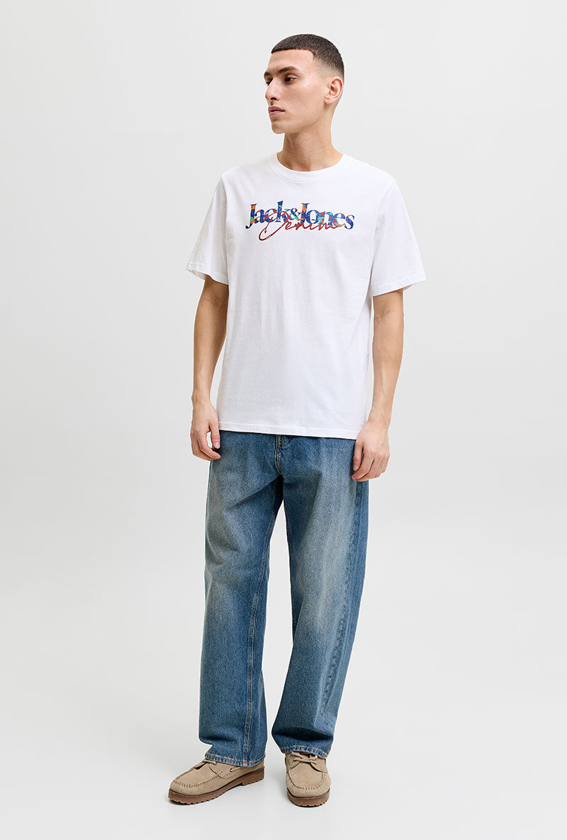Front image of a model wearing Tom tee ss crew neck in white, by brand Jack&jones