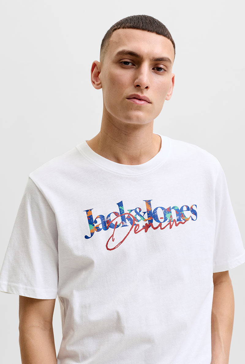 Front image of a model wearing Tom tee ss crew neck in white, by brand Jack&jones