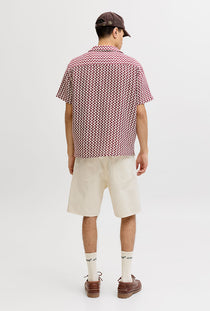 Back image of a model wearing the Tony original 017 shorts in cream, by brand Jack&jones