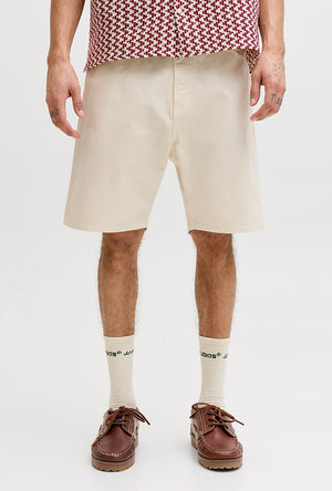 Front image of a model wearing the Tony original 017 shorts in cream, by brand Jack&jones