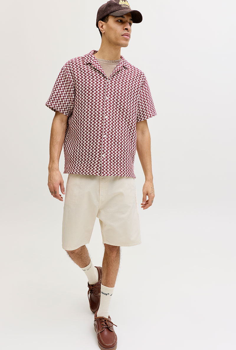 Front image of a model wearing Tony original 017 shorts in cream, by brand Jack&jones