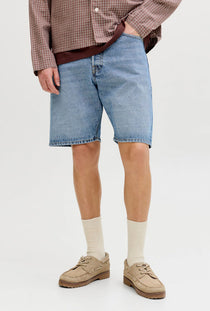 Front image of a model wearing the Tony original shorts akm 111 in denim, by brand Jack&jones