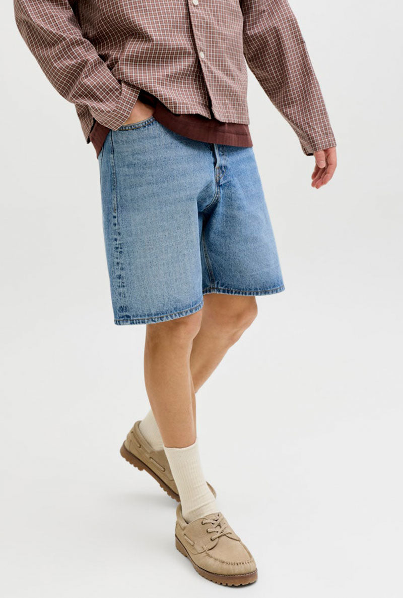 Front image of a model wearing Tony original shorts akm 111 in denim, by brand Jack&jones