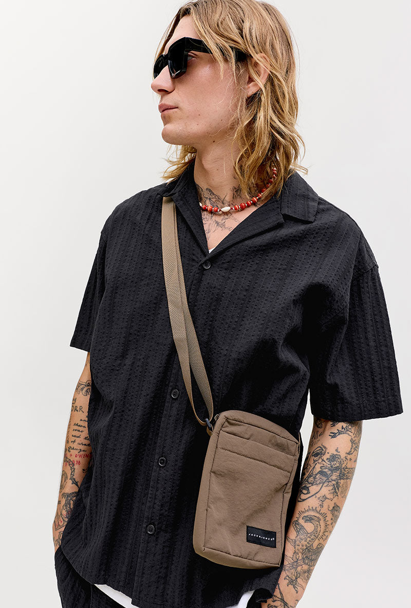Front image of a model wearing Tyson resort shirt in black, by brand Jack&jones
