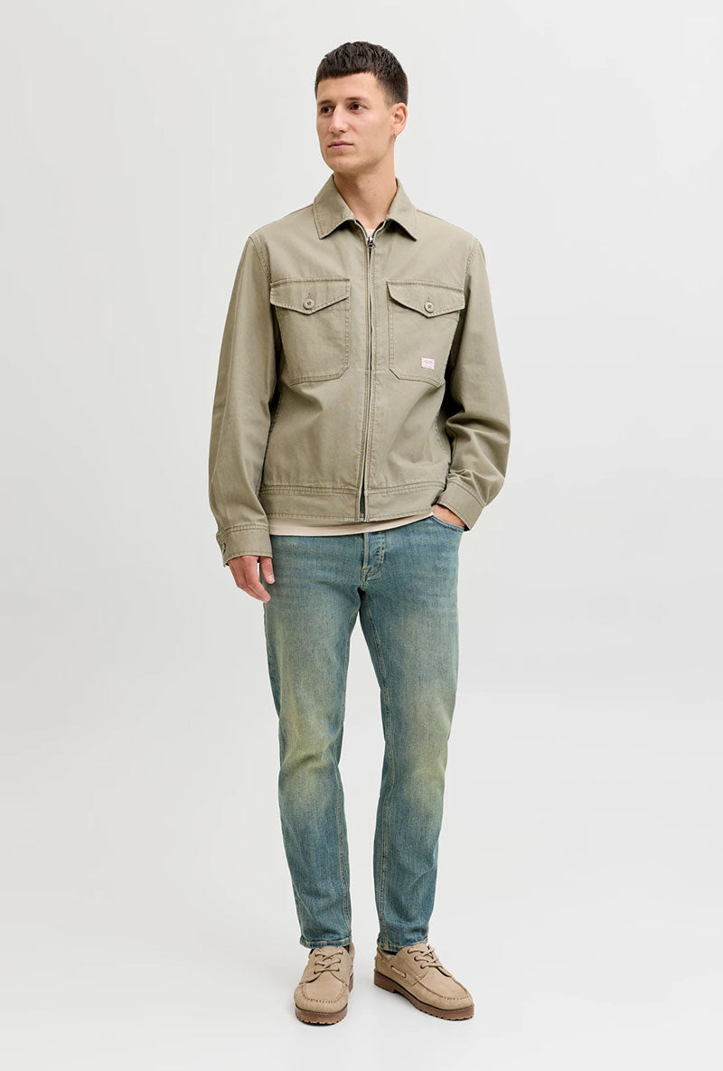 Front image of a model wearing Mike original st 550 jeans in denim, by brand Jack&jones