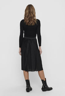 Back image of a model wearing the Boa skirt in black, by brand Jacqueline de yong