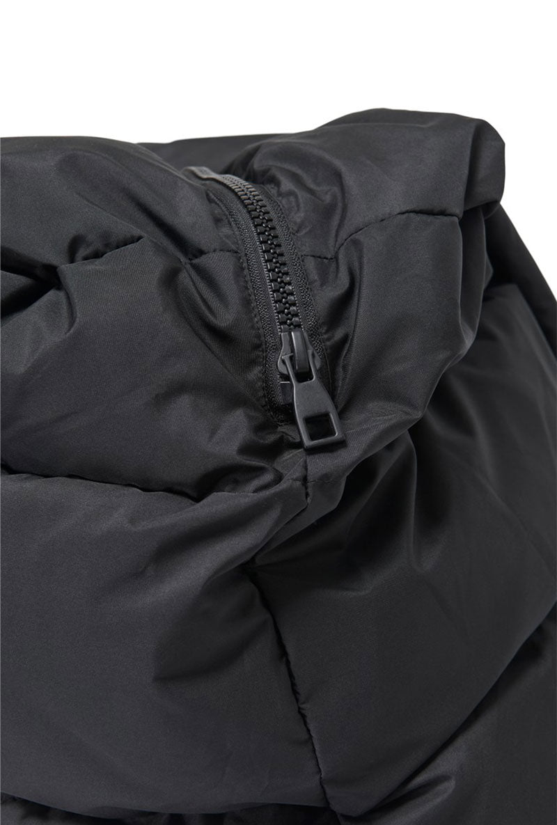 Detail image of Miranda padded weekend bag in black, by brand Jacqueline de yong