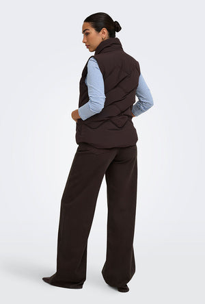 Back image of a model wearing the Power short waistcoat in chocolate, by brand Jacqueline de yong
