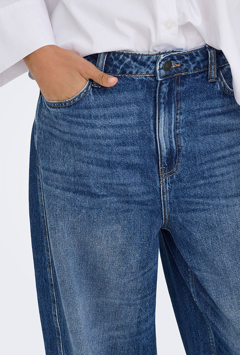 Front image of a model wearing Susie mw barrel jeans in denim, by brand Jacqueline de yong