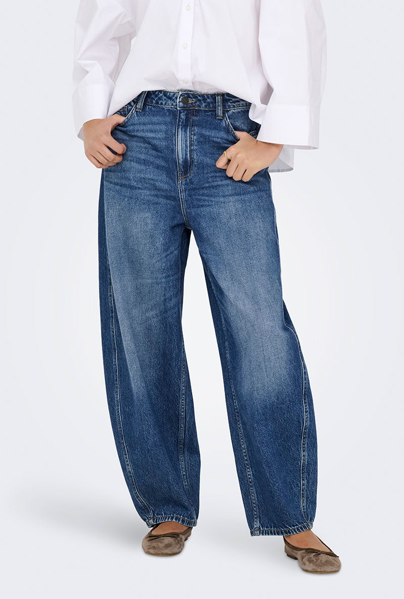 Front image of a model wearing Susie mw barrel jeans in denim, by brand Jacqueline de yong