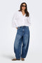 Front image of a model wearing the Susie mw barrel jeans in denim, by brand Jacqueline de yong