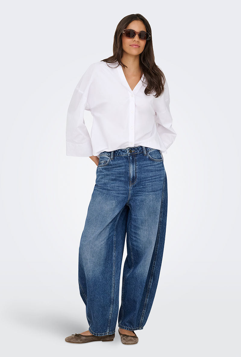 Front image of a model wearing Susie mw barrel jeans in denim, by brand Jacqueline de yong