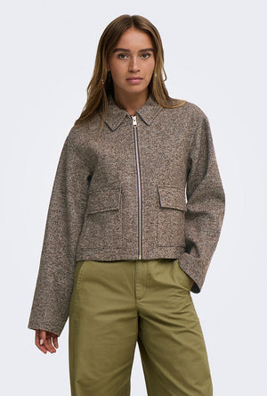 Front image of a model wearing the Vinga herringbone jacket in chocolate, by brand Jacqueline de yong