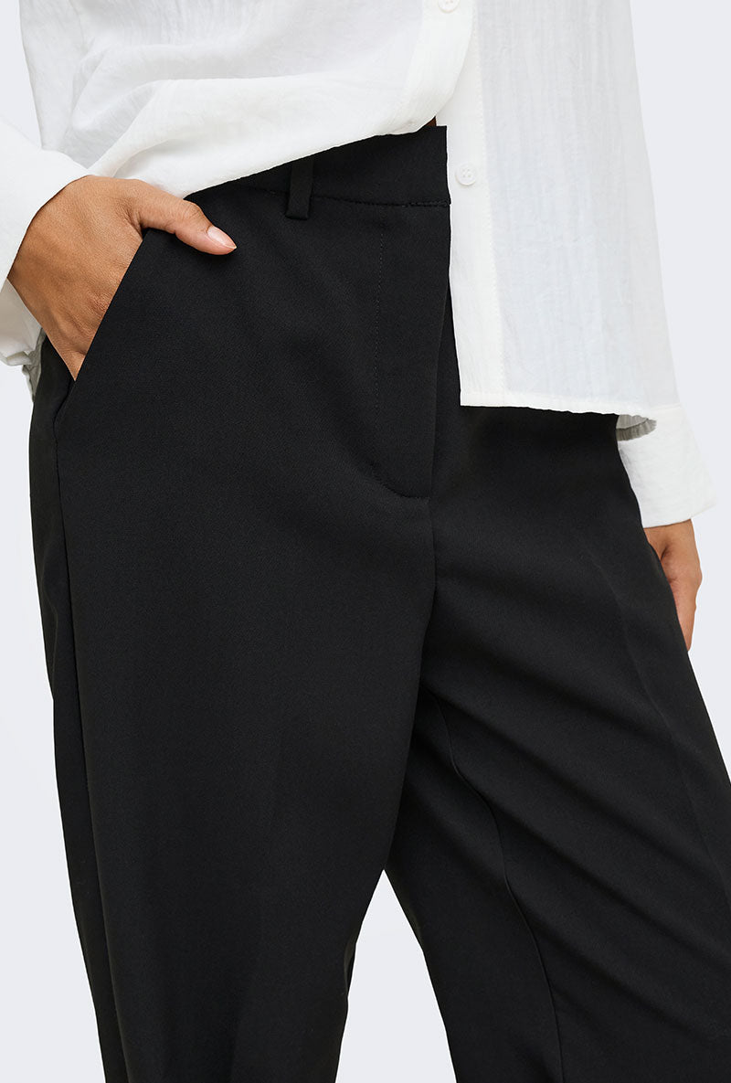 Front image of a model wearing Viv hw wide pants in black, by brand Jacqueline de yong