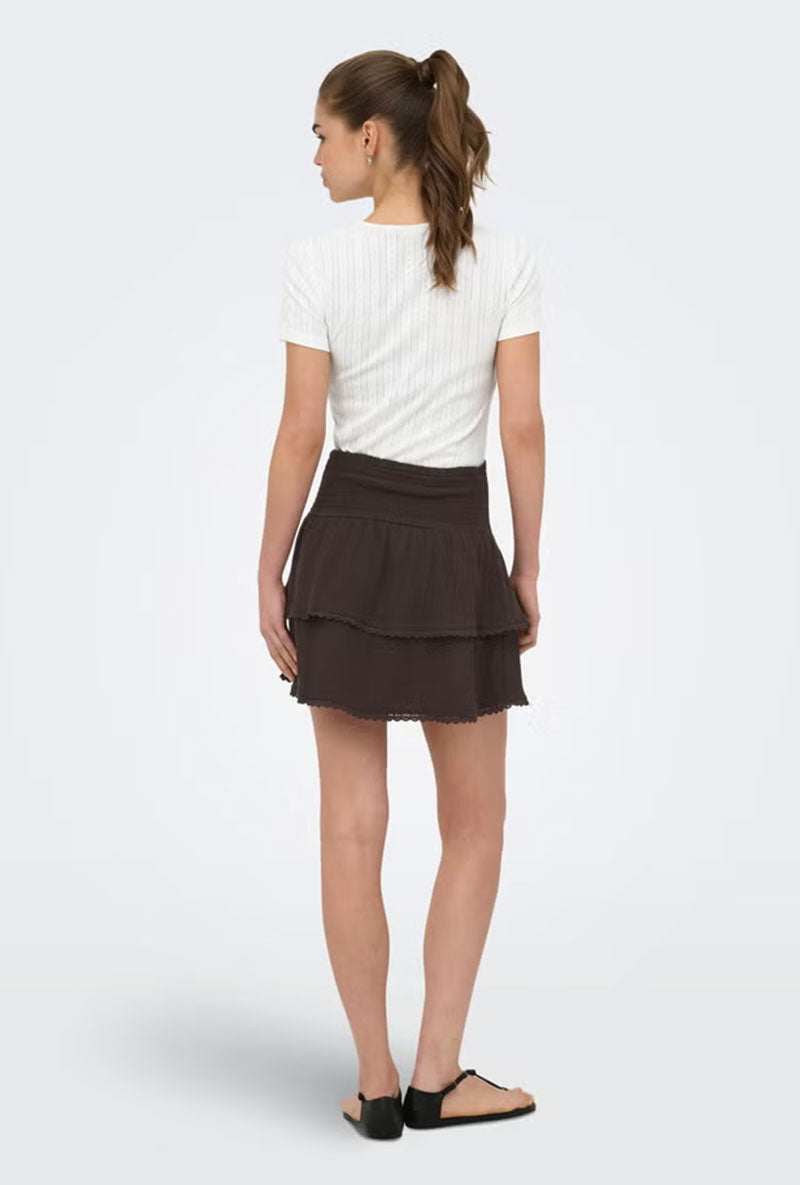 Back image of a model wearing Theis life hw smock skirt in brown, by brand Jacqueline de yong