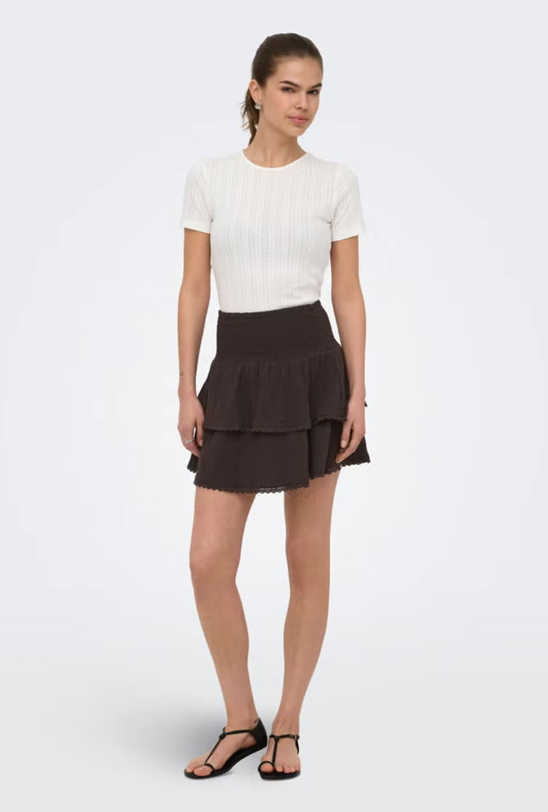 Front image of a model wearing Theis life hw smock skirt in brown, by brand Jacqueline de yong