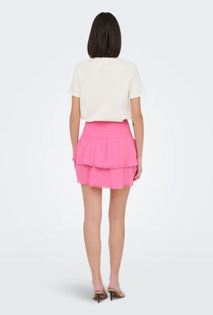 Back image of a model wearing the Theis life hw smock skirt in pink, by brand Jacqueline de yong