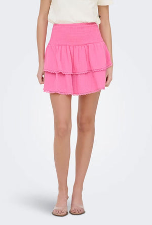 Front image of a model wearing the Theis life hw smock skirt in pink, by brand Jacqueline de yong