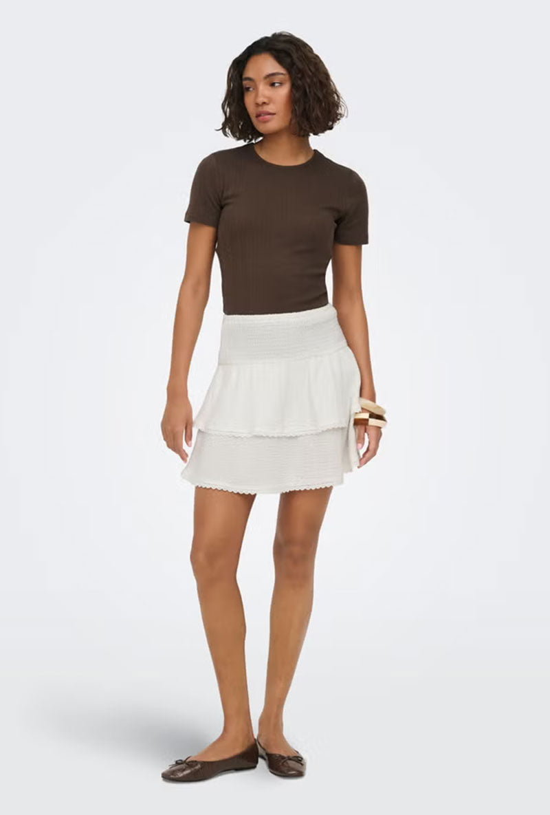 Front image of a model wearing Theis life hw smock skirt in white, by brand Jacqueline de yong