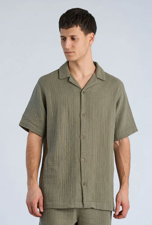 Front image of a model wearing the Cotton muslin resort shirt in sage, by brand Lindbergh