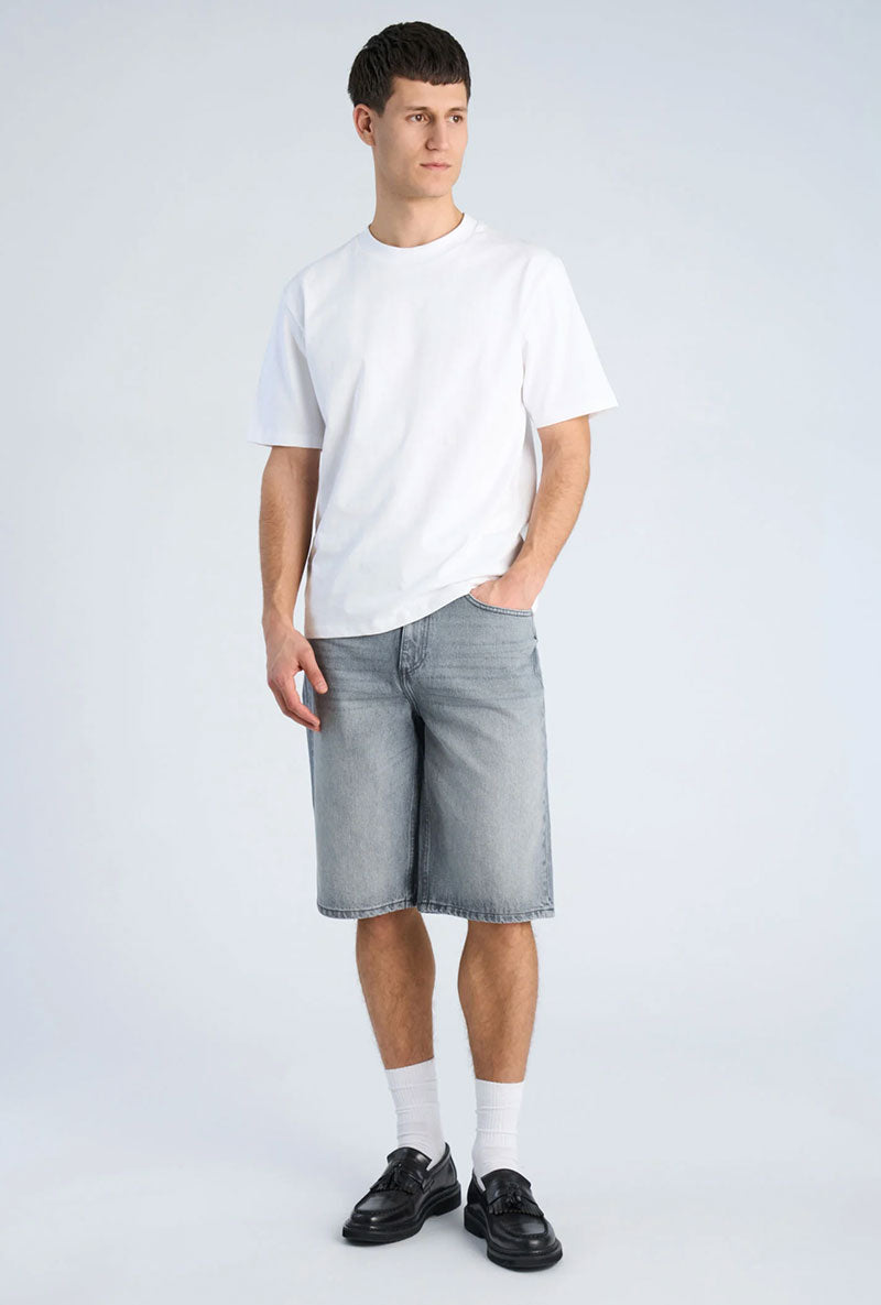 Front image of a model wearing Loose fit denim shorts in grey, by brand Lindbergh
