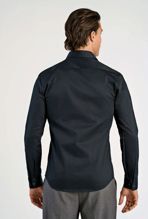 Back image of a model wearing the Plain sateen superlflex shirt in black, by brand Lindbergh