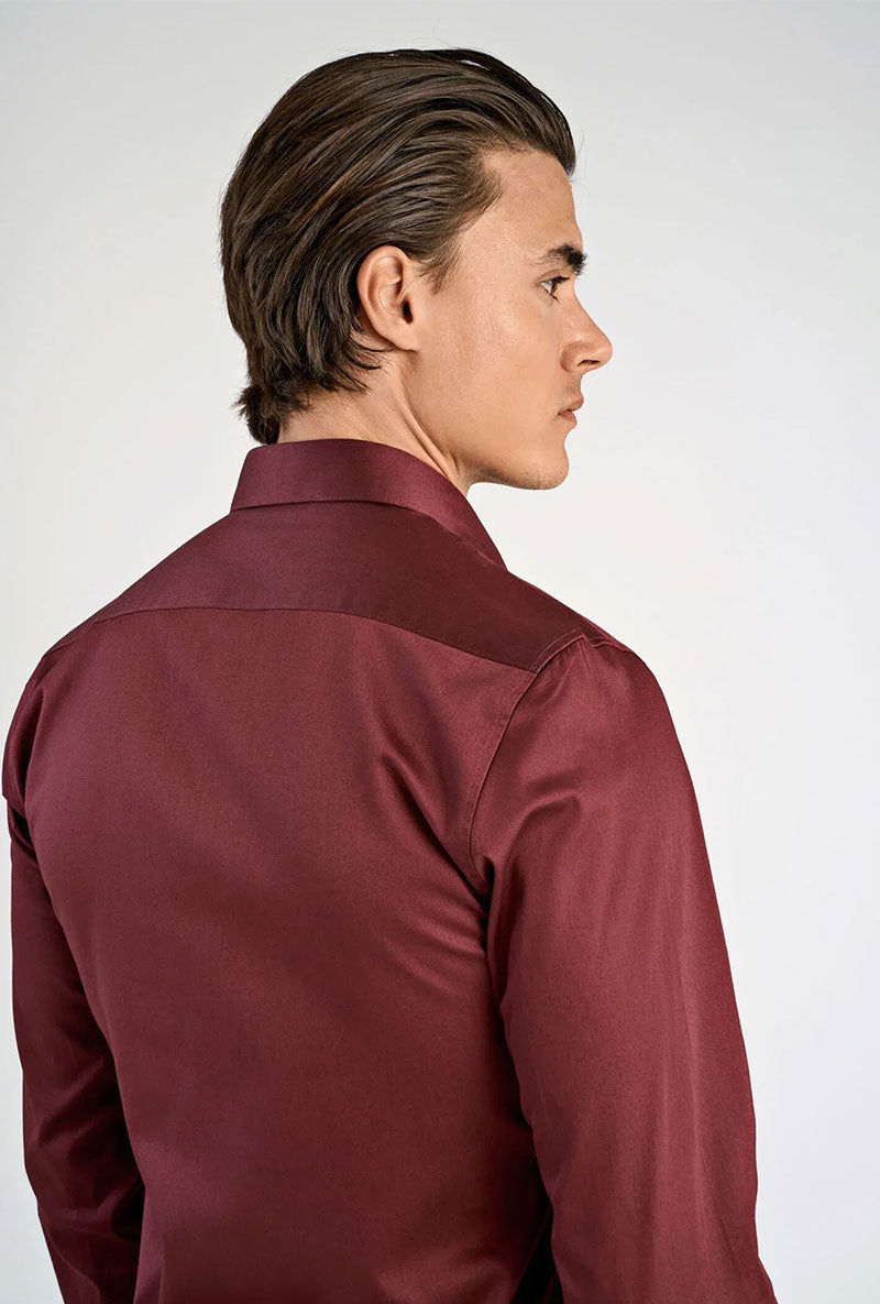 Back image of a model wearing Plain sateen superlflex shirt in burgundy, by brand Lindbergh