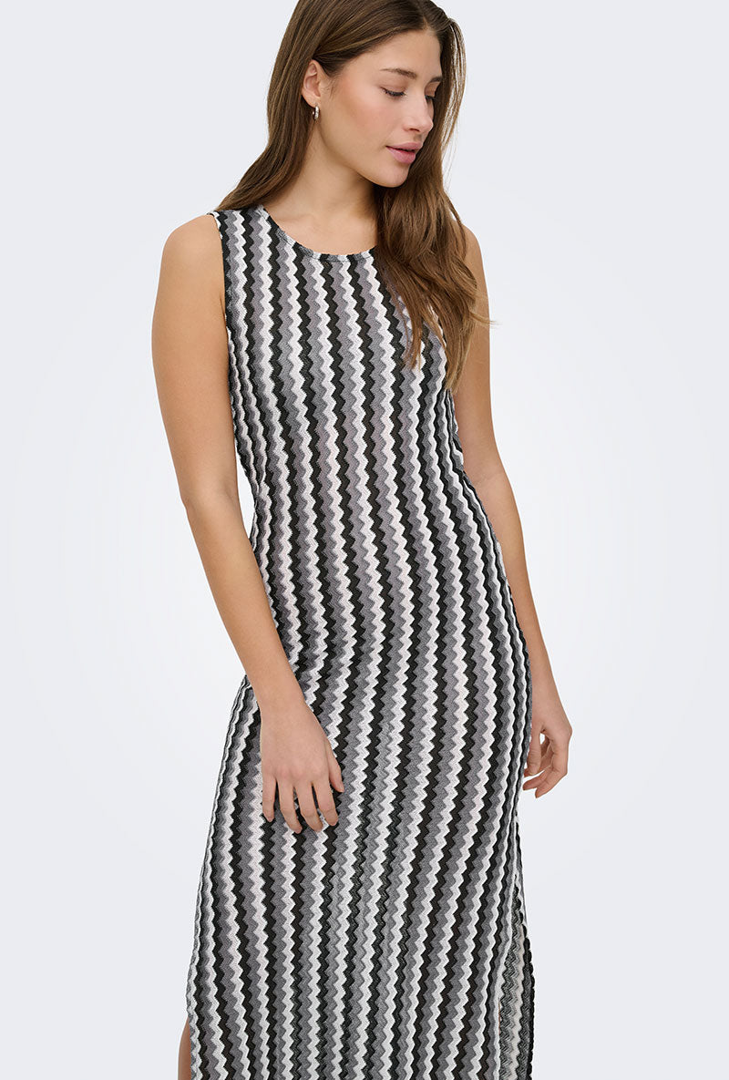 Front image of a model wearing Bailey s/l zigzag dress in black/white, by brand Only
