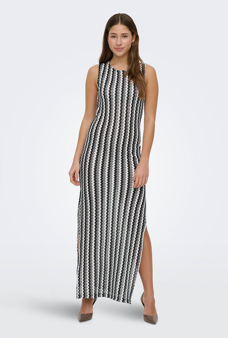 Front image of a model wearing Bailey s/l zigzag dress in black/white, by brand Only