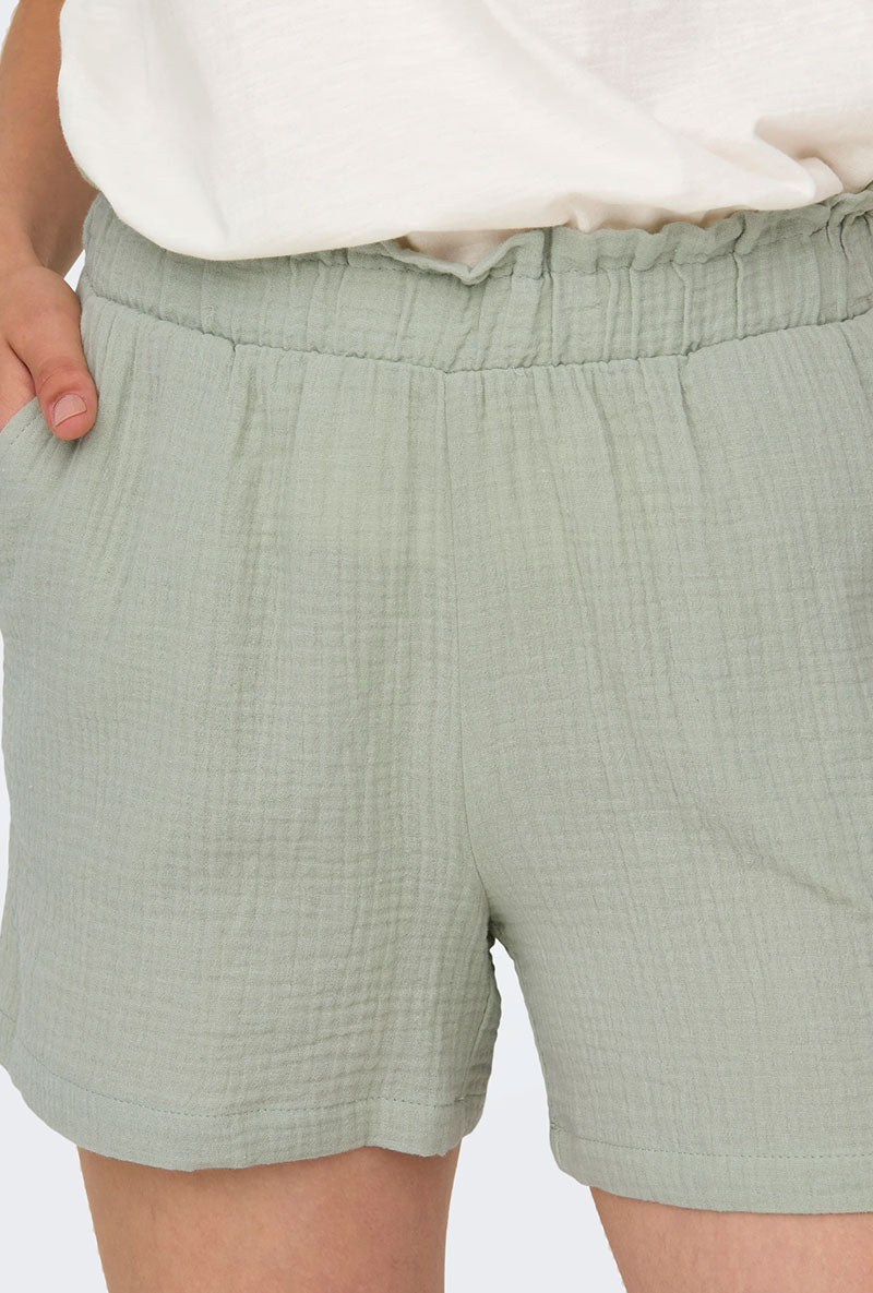 Detail image of Theis life mw shorts in sage, by brand Jacqueline de yong
