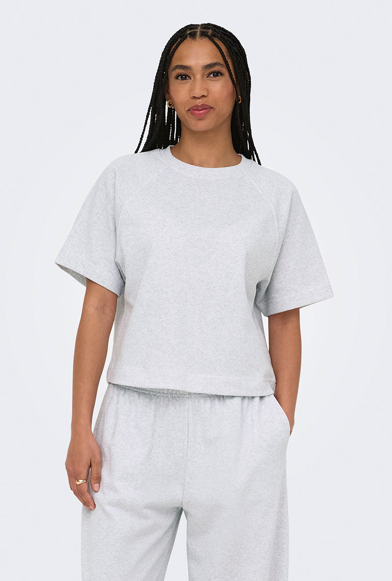 Front image of a model wearing Ofelia ss raglan sweatshirt in light grey, by brand Only