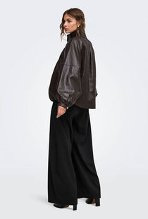 Back image of a model wearing the Yasmine mw pleat barrel pant in black, by brand Only