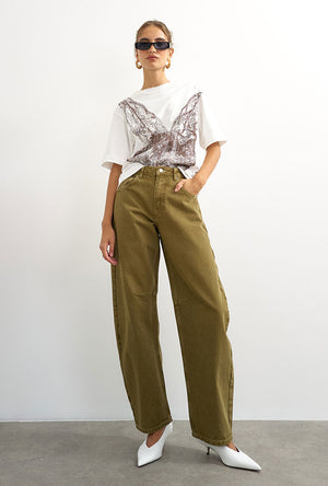 Front image of a model wearing the Barrel khaki jeans in khaki, by brand Top shop