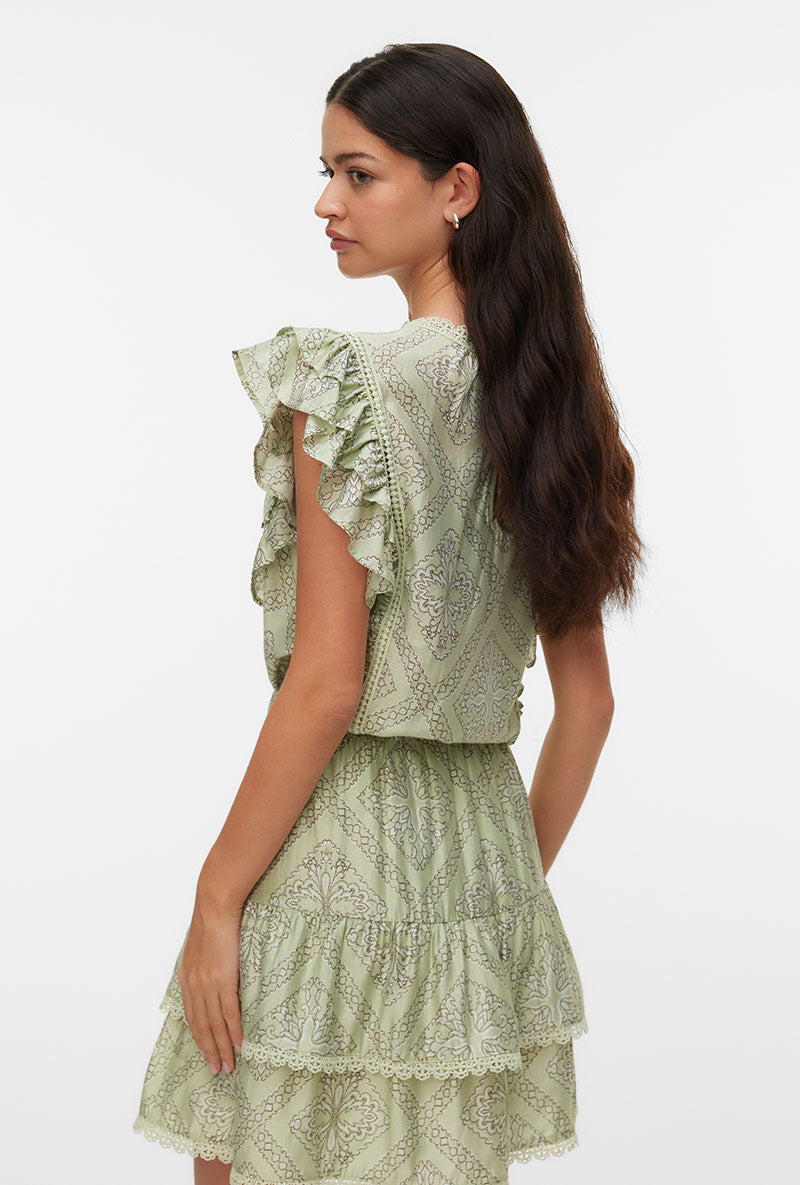 Back image of a model wearing Bliss s/l details top in green, by brand Vero moda