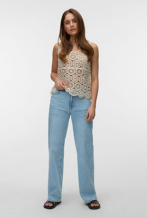Front image of a model wearing the Elsa sl crop top in beige, by brand Vero moda