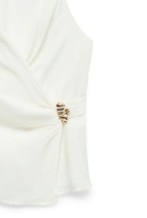 Detail image of the Kenia halterneck top in off white, by brand Vero moda