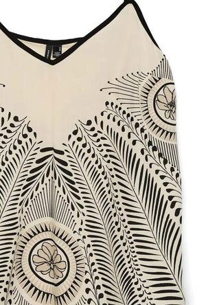 Detail image of the Lalita zola singlet top in beige, by brand Vero moda