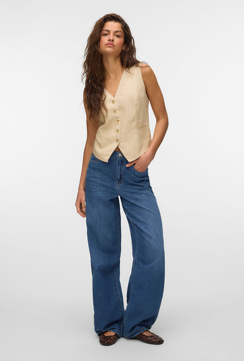 Front image of a model wearing Rae hw wide jeans in denim, by brand Vero moda