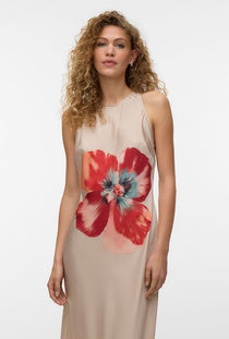 Front image of a model wearing the Reba hibisca ankle dress in beige, by brand Vero moda